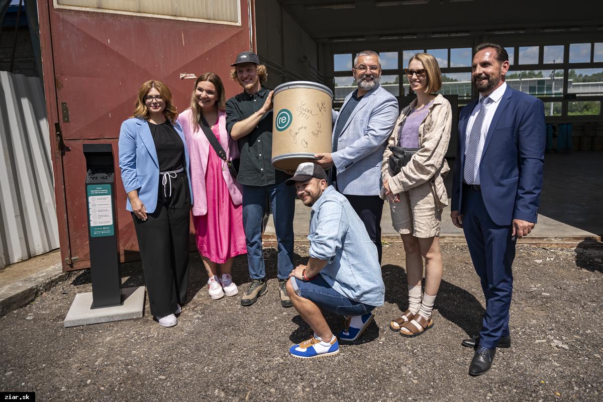 EcoButt sa mení na Reneso: Žiarčan Hugo Repáň otvoril v novej hale recyklačnú linku na cigaretové ohorky