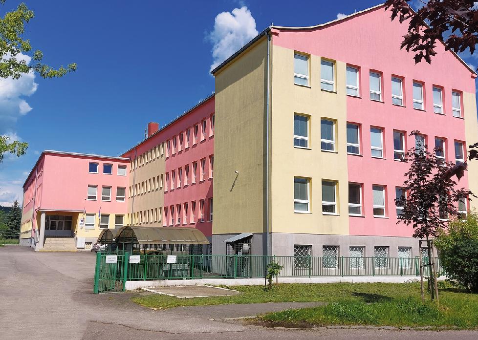 Poslanci BBSK schválili projekty debarierizácie pre 15 stredných škôl, je medzi nimi aj žiarske gymnázium