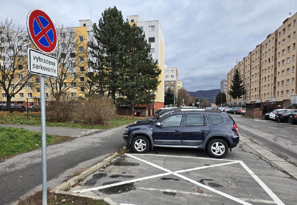 Výzva pre prenajímateľov parkovacích miest: Ak prenajaté parkovacie miesto opakovane nevyužívate, mesto vám môže zrušiť zmluvu o prenájme 