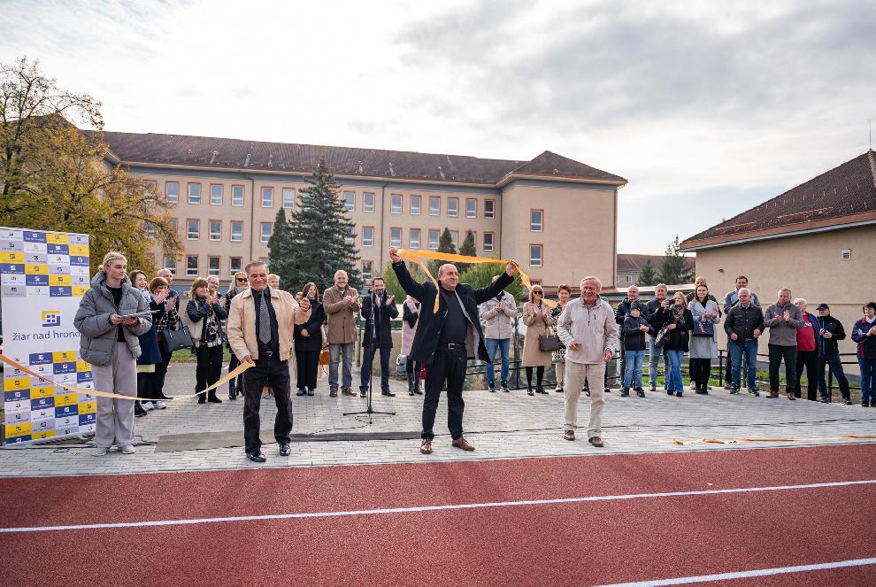 Otvorenie športového areálu na Jednotke sprevádzal športový deň žiakov