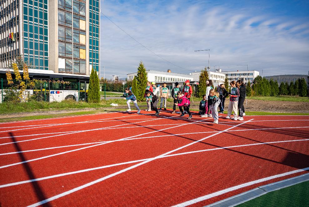 Otvorenie športového areálu na Jednotke sprevádzal športový deň žiakov